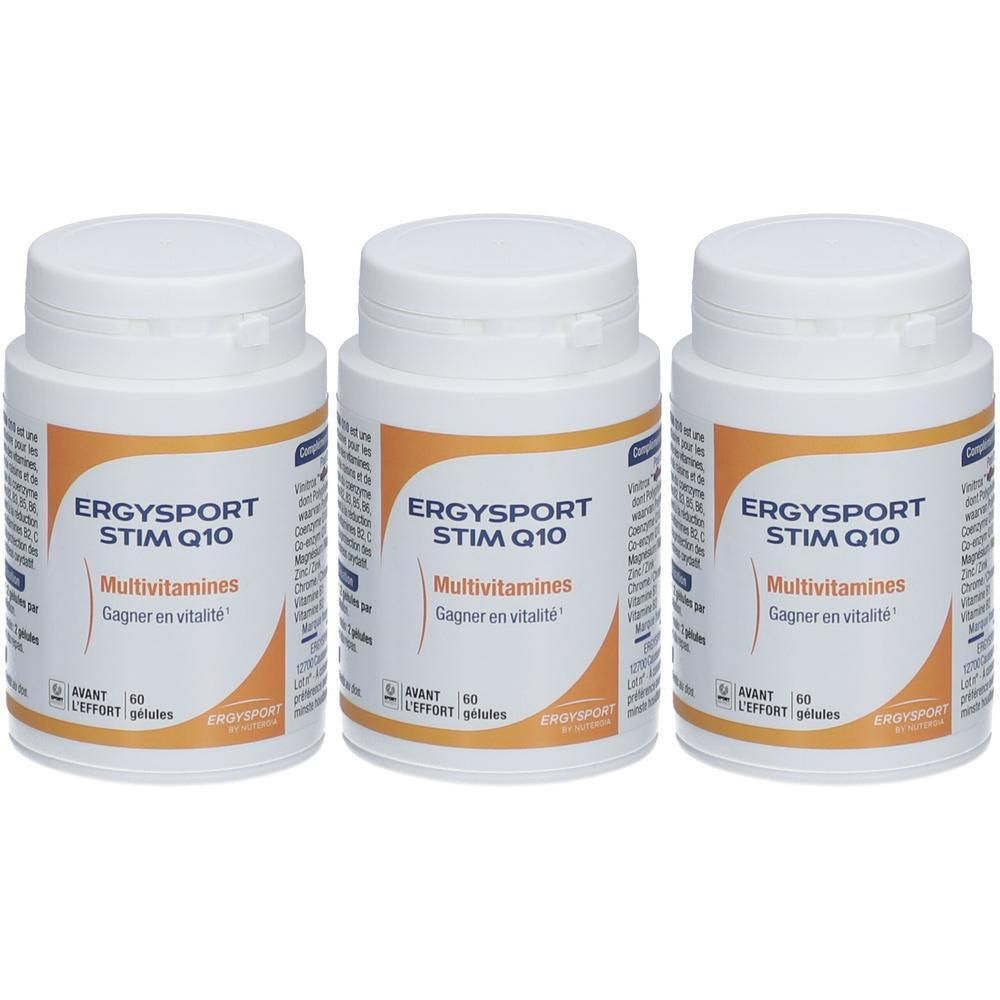 Drie witte flessen met etiketten. Op de etiketten staat "ERGYSPORT STIM Q10 Multivitamines".