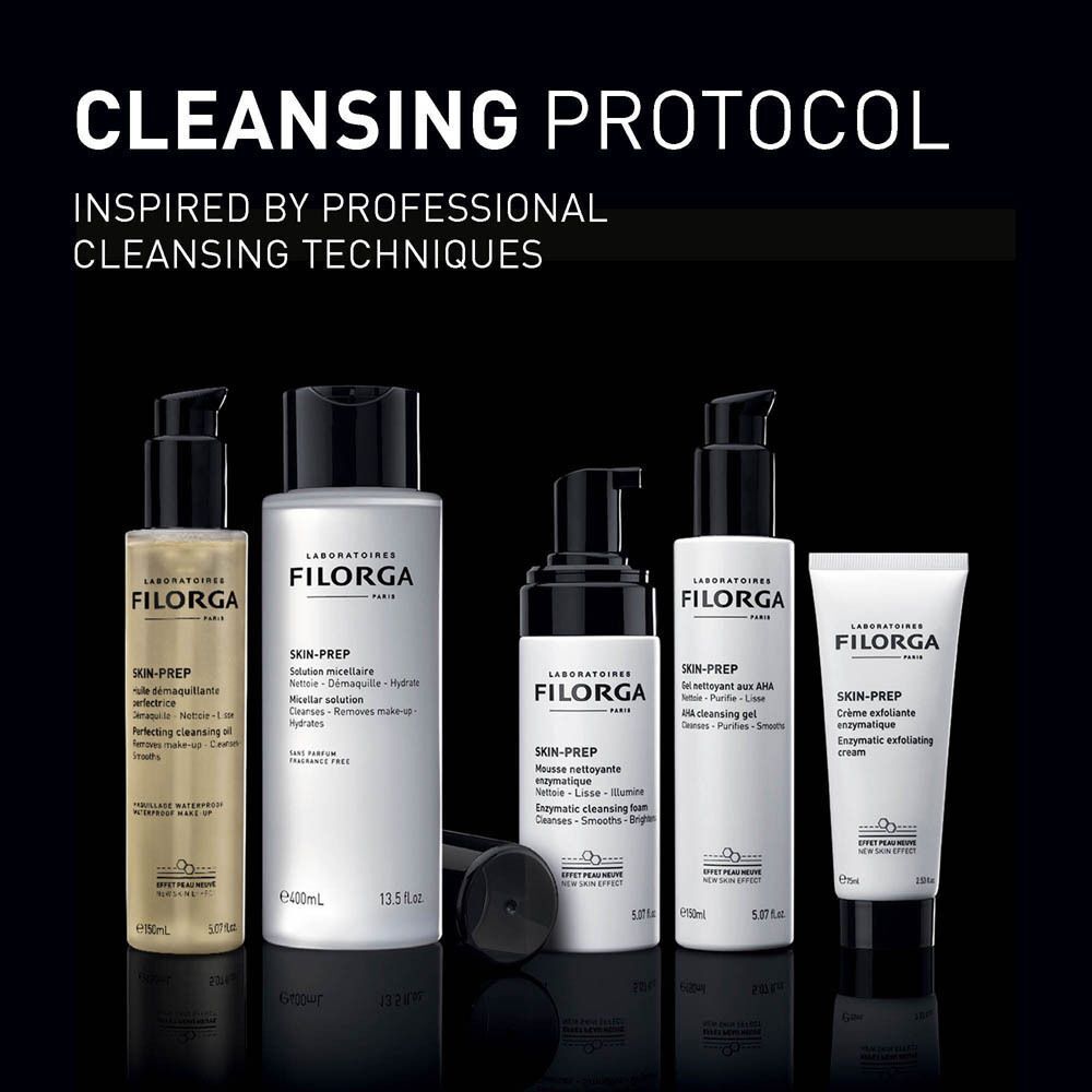 Vijf producten op zwarte achtergrond. Tekst: "CLEANSING PROTOCOL".