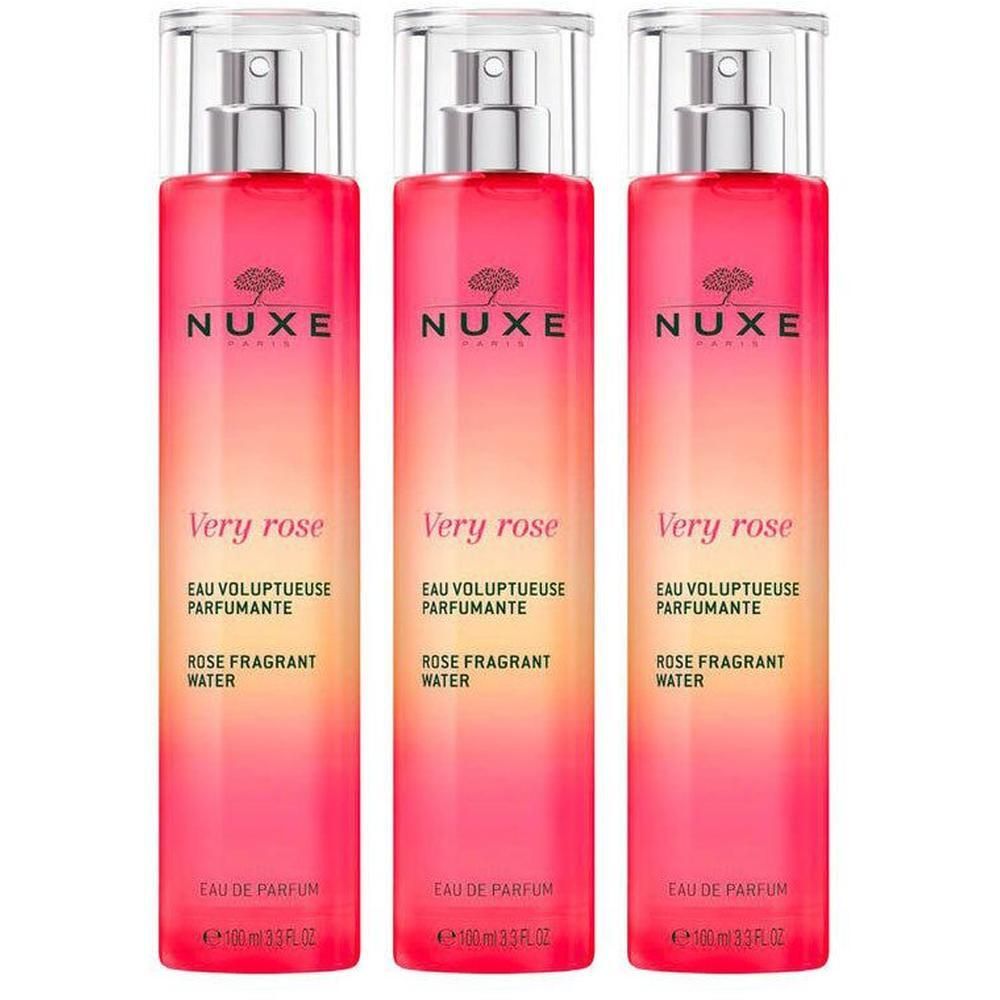 Drie flacons Nuxe Very Rose Eau Voluptueuse Parfumante. Roze kleurovergang, zilveren verstuiver, transparante dop. Tekst: Nuxe, Very Rose.