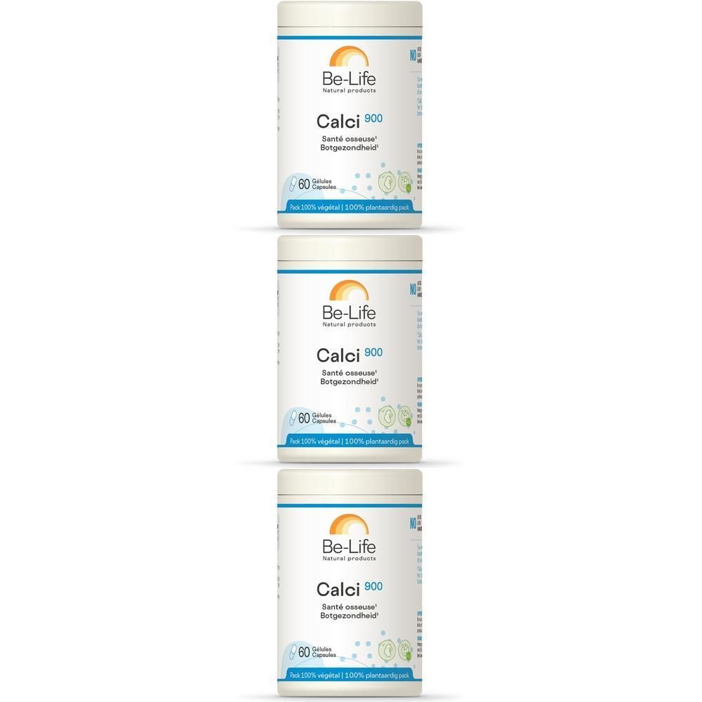 Trois flacons blancs avec couvercles. Inscription: Be-Life, Calci 900. Contient 60 gélules. Santé osseuse/Botgezondheid.