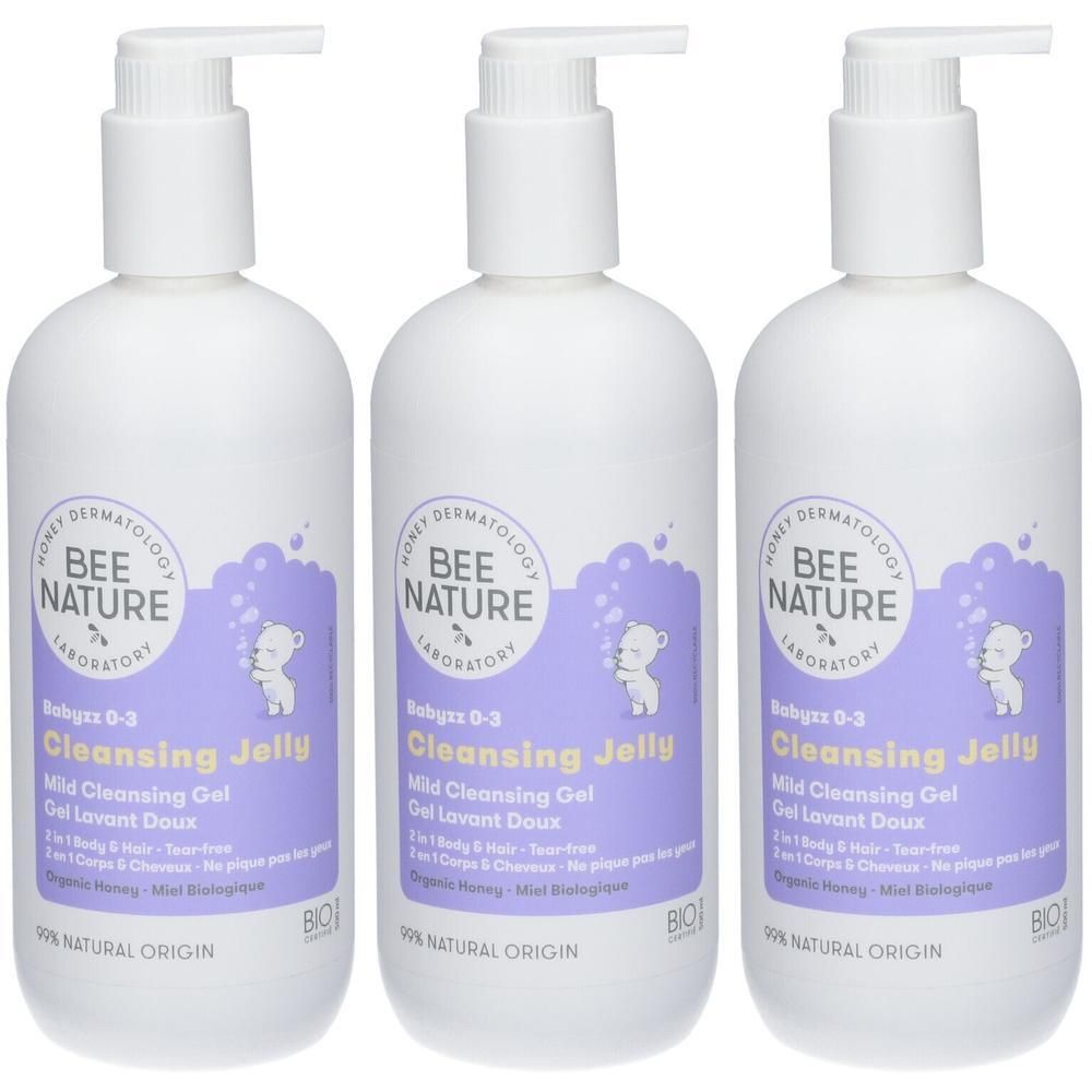 Drie witte flessen met pomp. Op elke fles staat "BEE NATURE" en "Cleansing Jelly". 