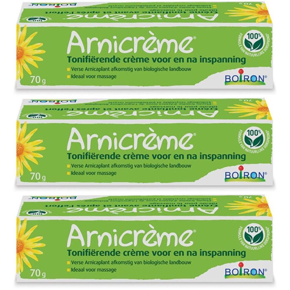 Drie groene dozen met "Arnicrème". Tekst: Tonifiërende crème voor en na inspanning. Boiron logo en gele bloem. 70g.