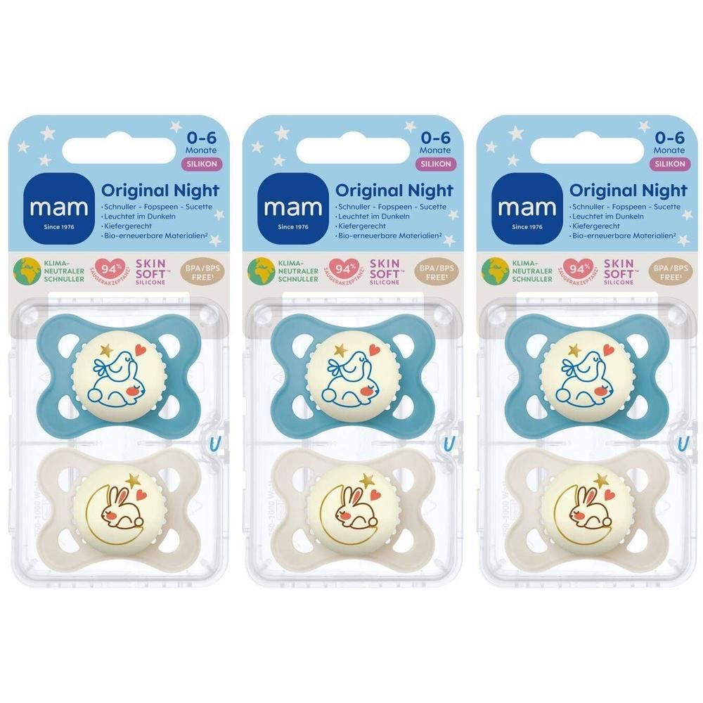 Trois tétines MAM Original Night, emballées. Bleues et crème, 0-6 mois. Motifs animaux et inscription 'SKIN SOFT'.