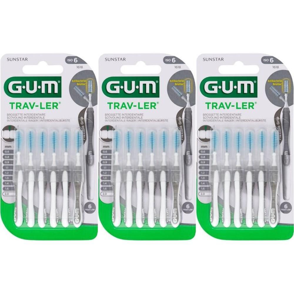 Trois paquets de brossettes interdentaires GUM Trav-Ler. Chaque paquet contient 6 brossettes. Soies bleues, manche blanc, emballage transparent.