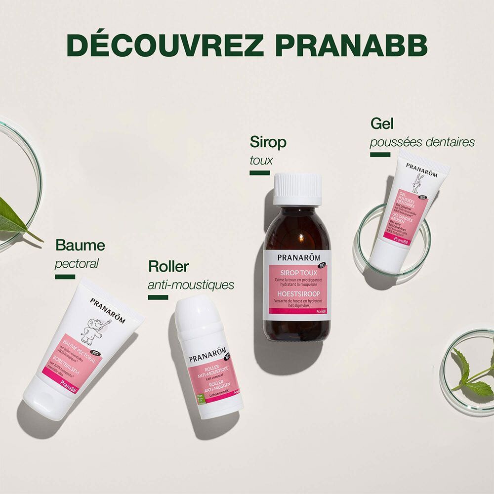 Différents produits Pranarôm. Baume, roller, sirop, gel. Tous avec des étiquettes roses.