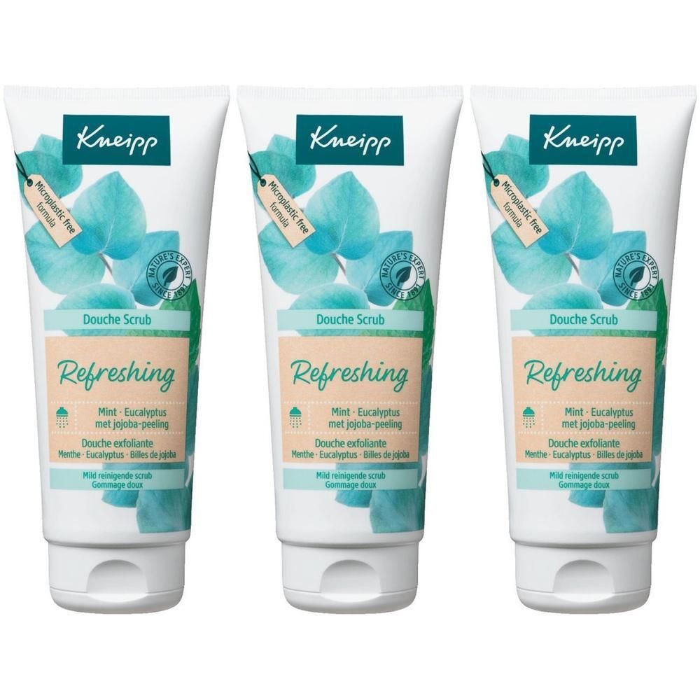 Drie tubes douche scrub. Wit, met blauw bladpatroon en productnaam. Tekst: Kneipp, Refreshing, Douche Scrub.