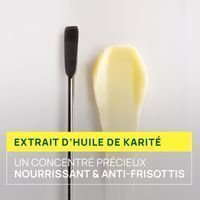 Extrait d'huile de karité. Crème jaune à côté d'une spatule. Texte : concentré, nourrissant, anti-frisottis.