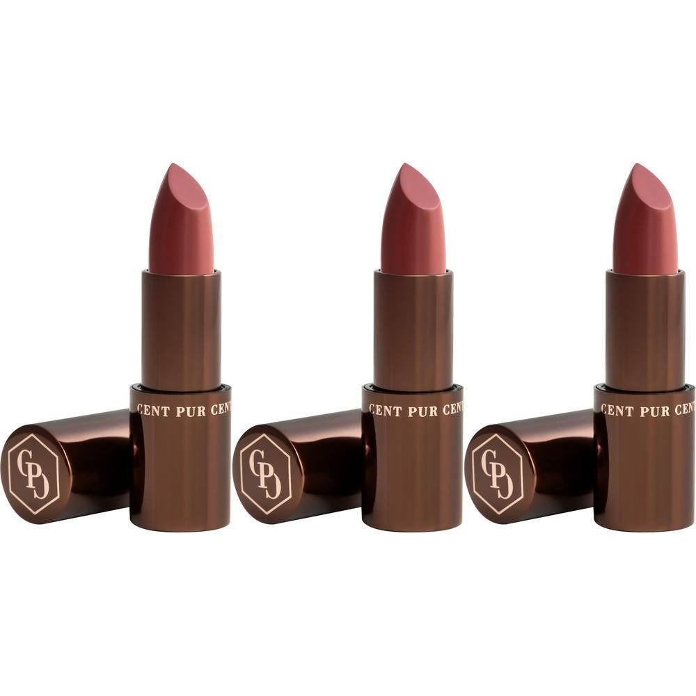 Drie lippenbalsemstiften. Bruine huls, roze lippenstift. Dop met logo. Opschrift: CENT PUR CENT.