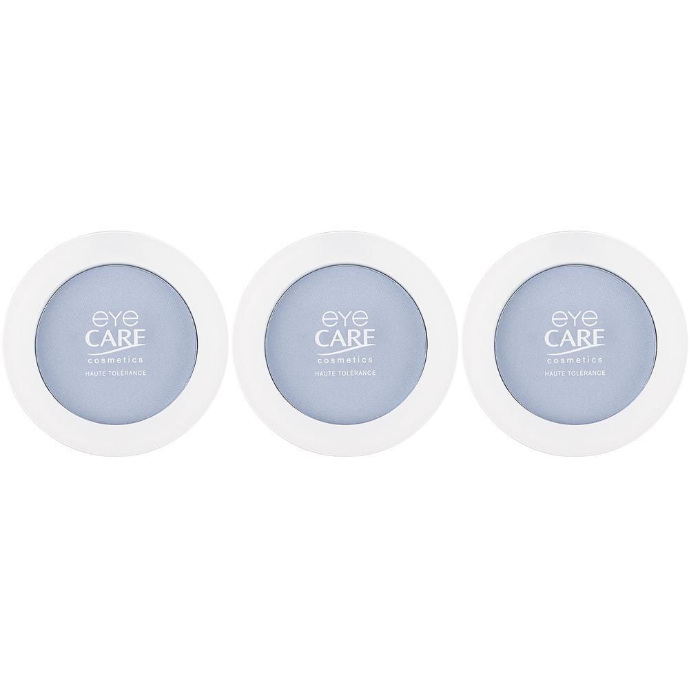 Drie ronde, witte Eye Care oogschaduwdozen. Blauwe oogschaduwkleur. Tekst: Eye Care, Haute Tolérance, Made in France.