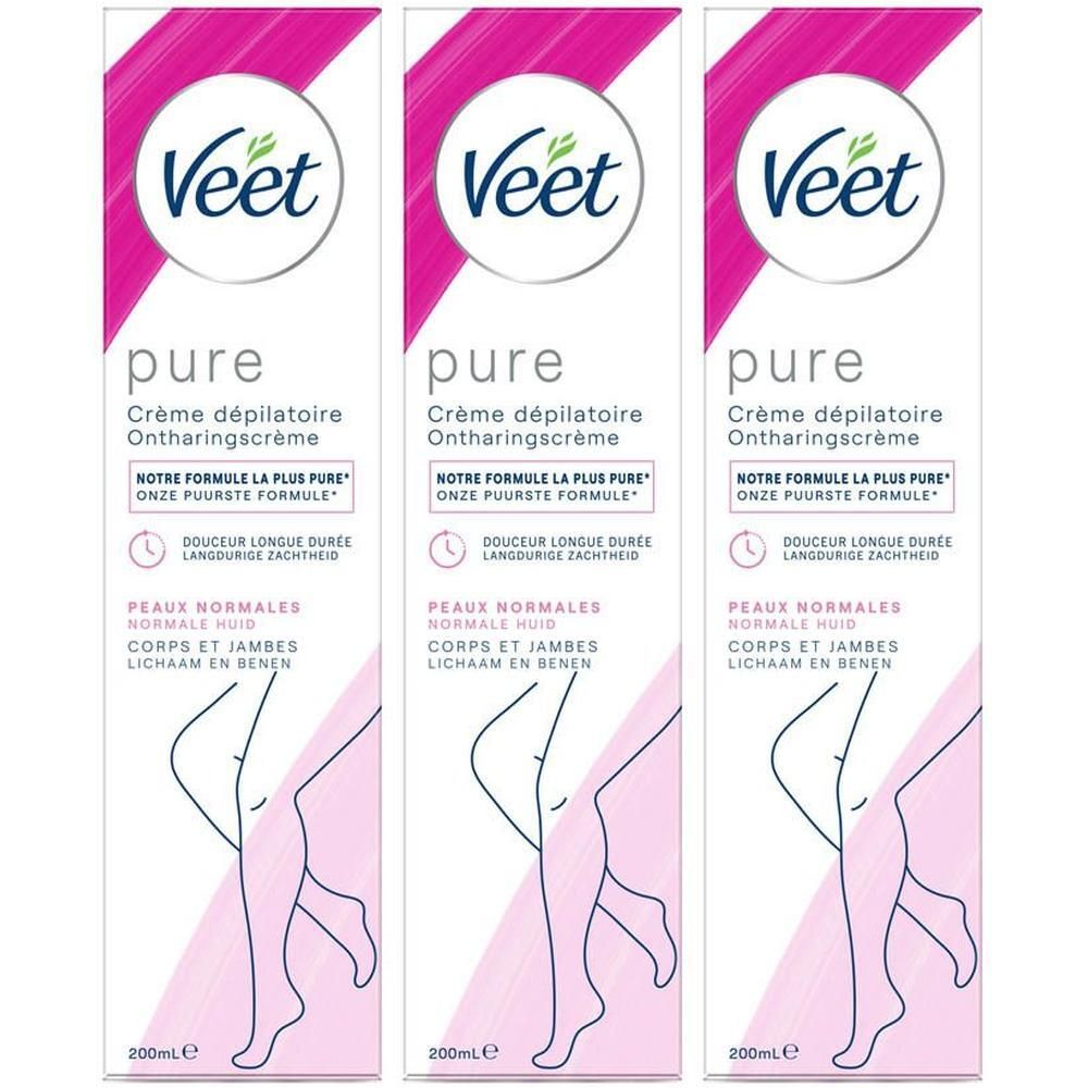 Trois tubes de Veet Pure Crème Dépilatoire. Tube blanc, bouchon rose. Texte: Pure, Crème Dépilatoire, Peaux Normales.