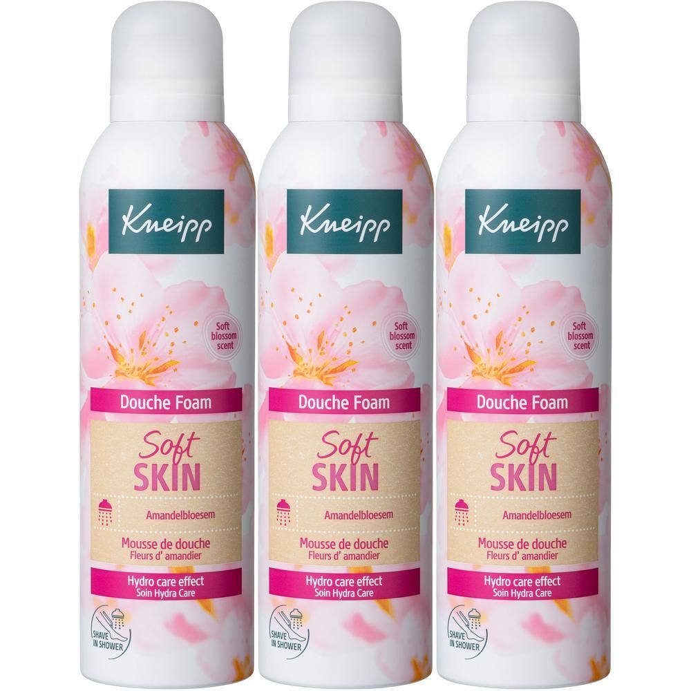 Drie spuitbussen met witte dop. Opschrift: Kneipp, Douche Foam, Soft Skin, Amandelbloesem. Roze bloemenpatroon. Roze en beige etiket.