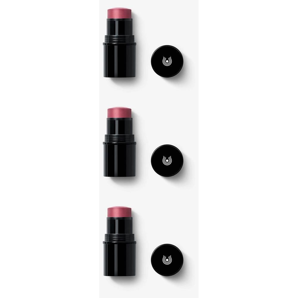 Trois bâtons pour lèvres et joues noirs avec couvercles ouverts. Les bâtons sont de couleur rose.