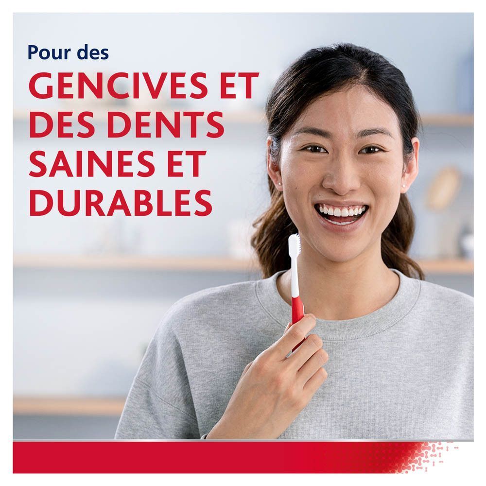 Femme avec une brosse à dents. Texte: Pour des gencives et des dents saines et durables.