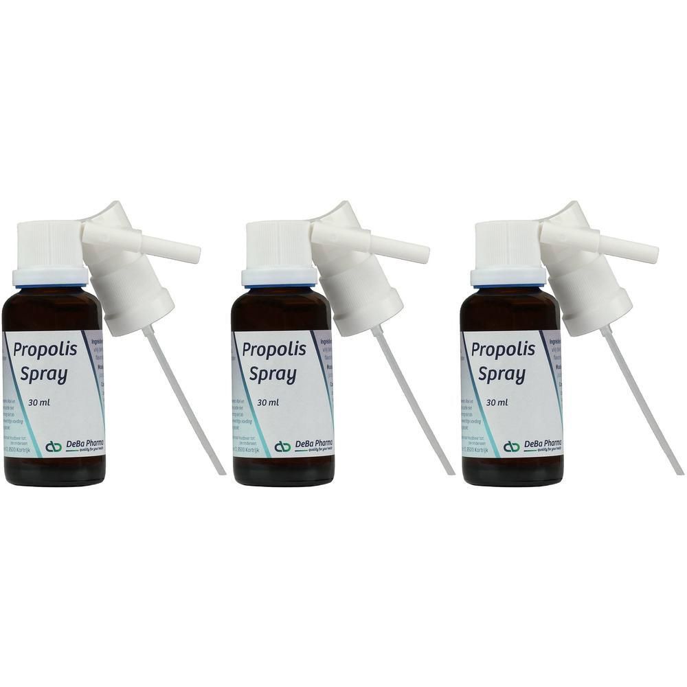 Drie bruine flessen met witte spraykop. De etiketten tonen "Propolis Spray".