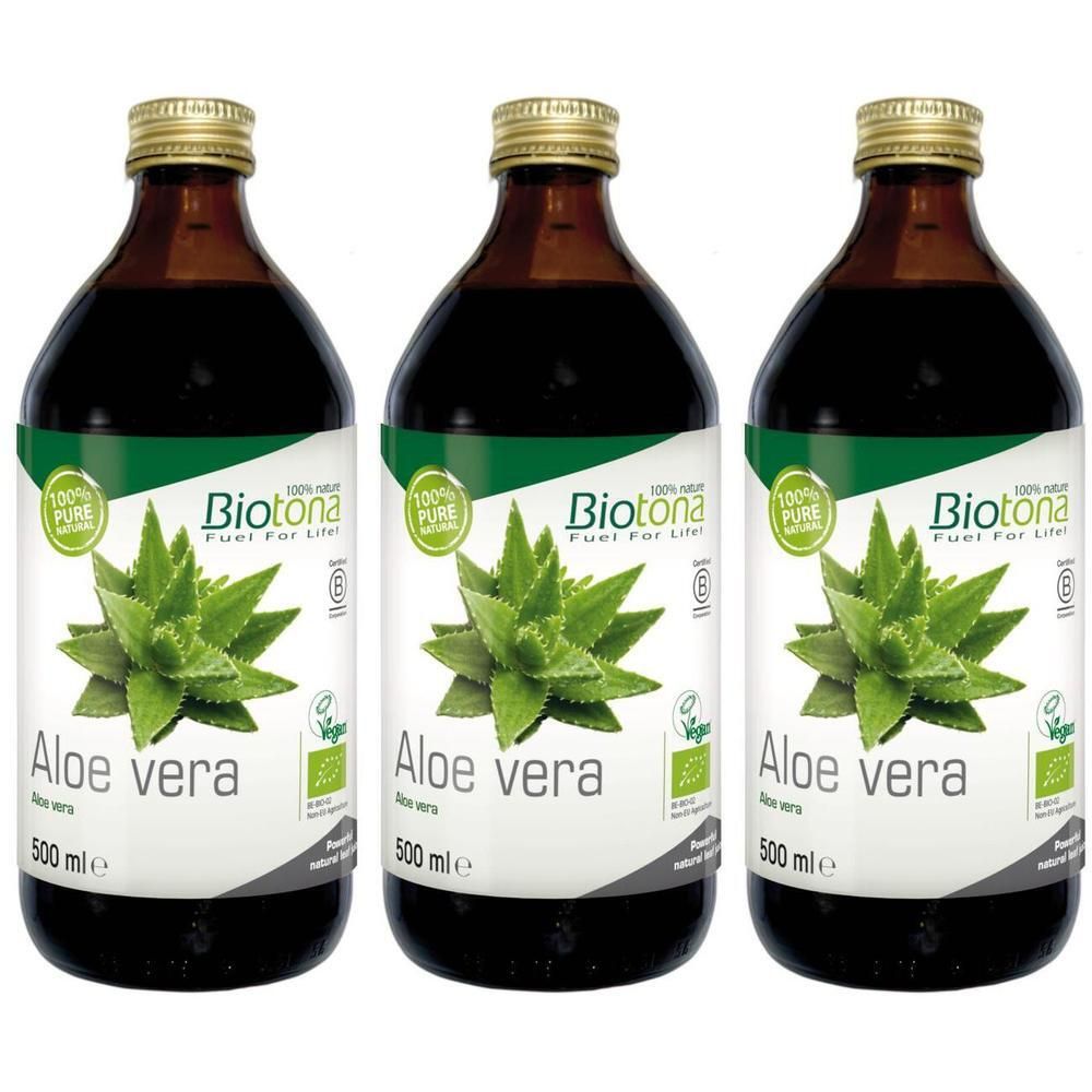 Trois bouteilles en verre brun avec bouchons dorés. Étiquettes avec image d'aloe vera et texte Biotona. 500 ml.