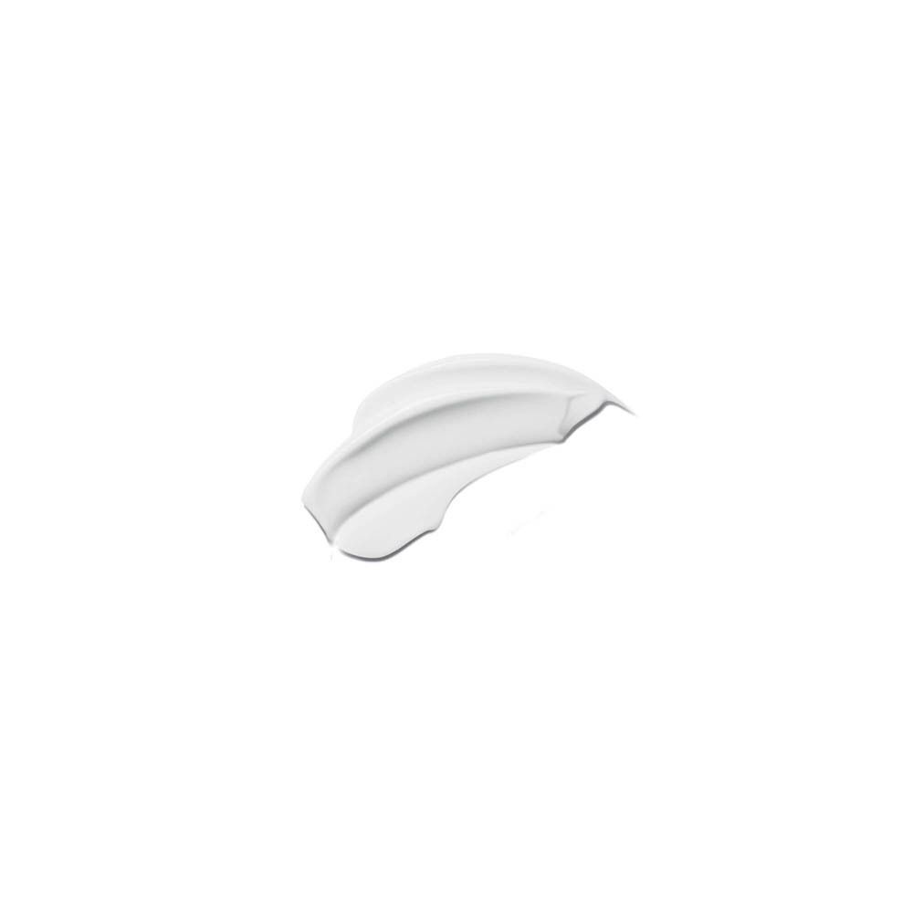 Éclaboussure de crème. Crème blanche sur fond blanc. Aucune désignation de produit visible.