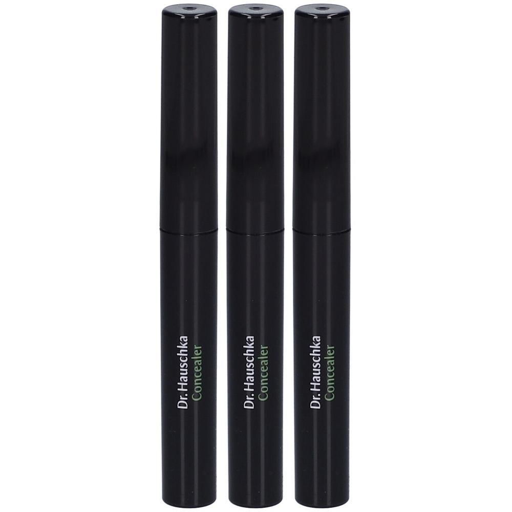 Trois correcteurs noirs. Chaque tube porte l'inscription "Dr. Hauschka Concealer".