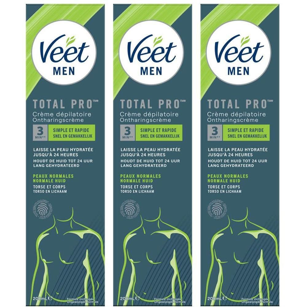Drie verpakkingen Veet Men Crème Dépilatoire. Naam en logo bovenaan. Tekst: Total Pro, voor normale huid, torso en lichaam.