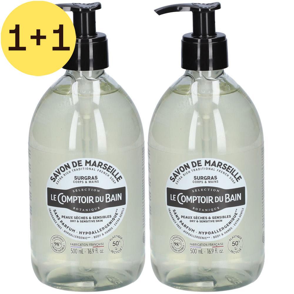 Deux flacons de savon avec pompe noire. Inscription: Savon de Marseille, Le Comptoir du Bain. Offre 1+1.