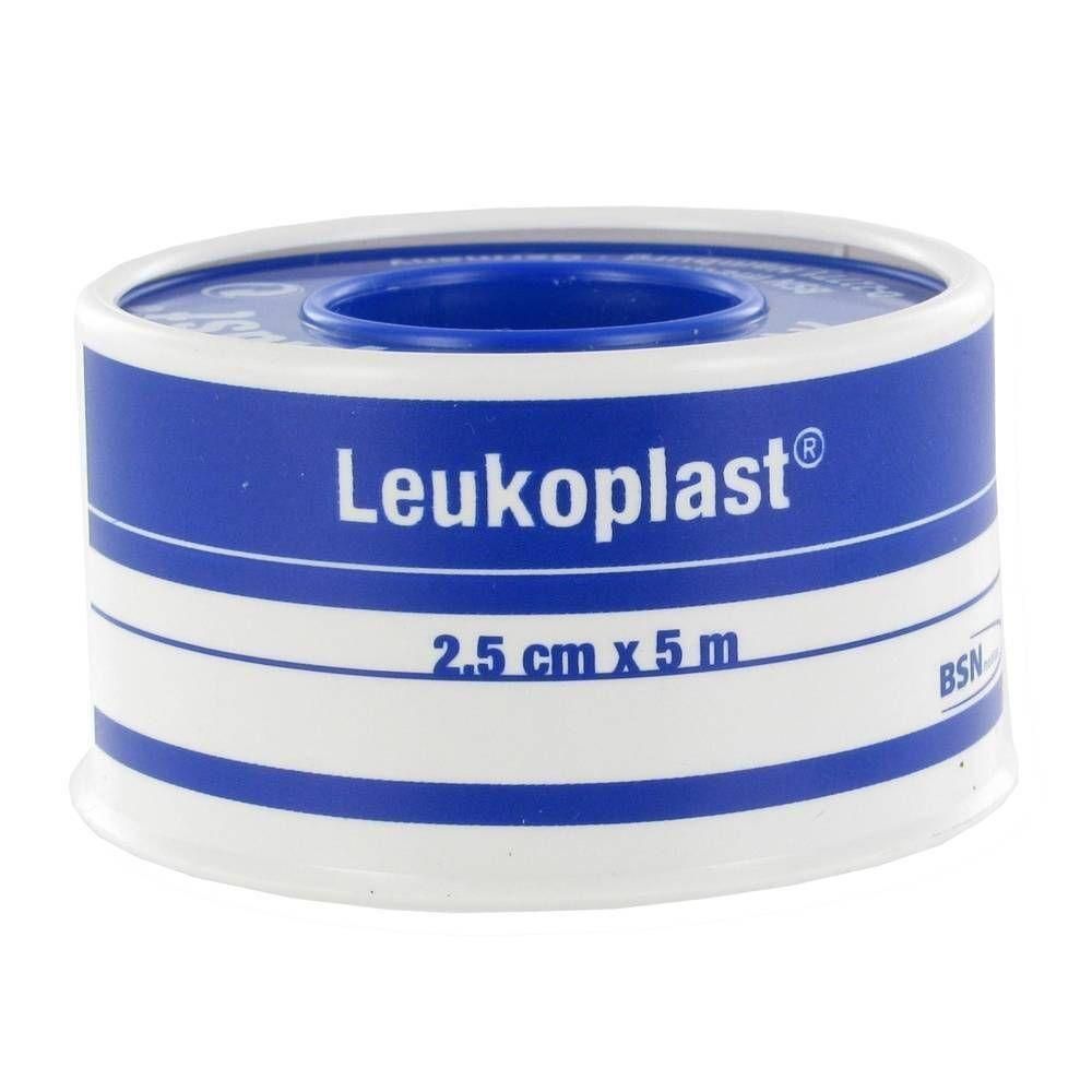 Rouleau de Leukoplast® Impermeable, bleu et blanc. Inscription : 2,5 cm x 5 m. Logo BSN. Emballage du produit.