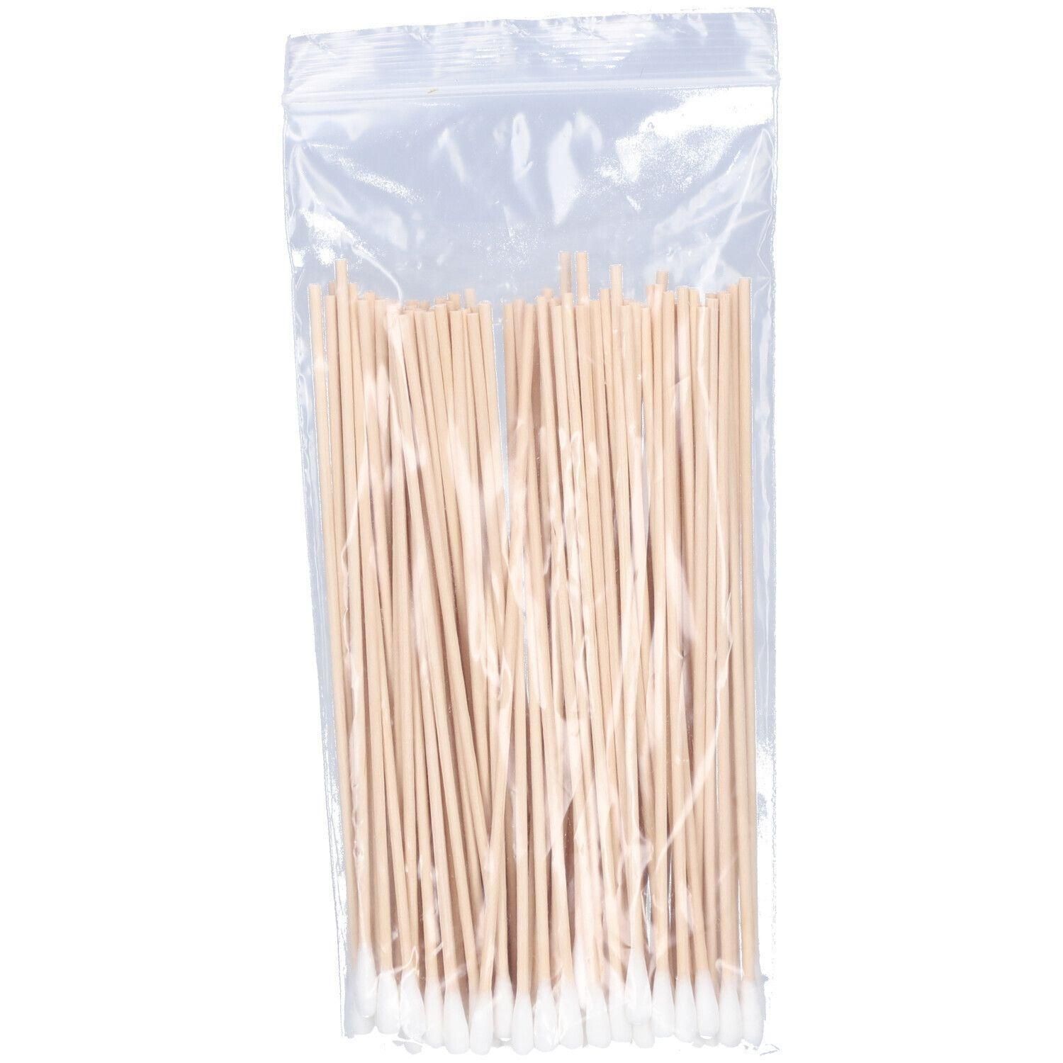 Coton-tiges en bois dans un sac en plastique.