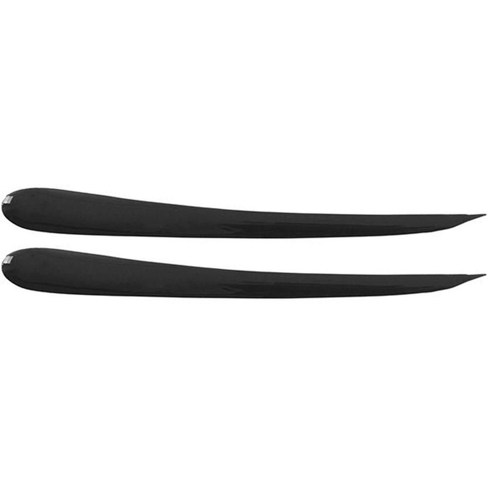 Twee slanke, zwarte eyeliner-applicators met zilveren accenten.
