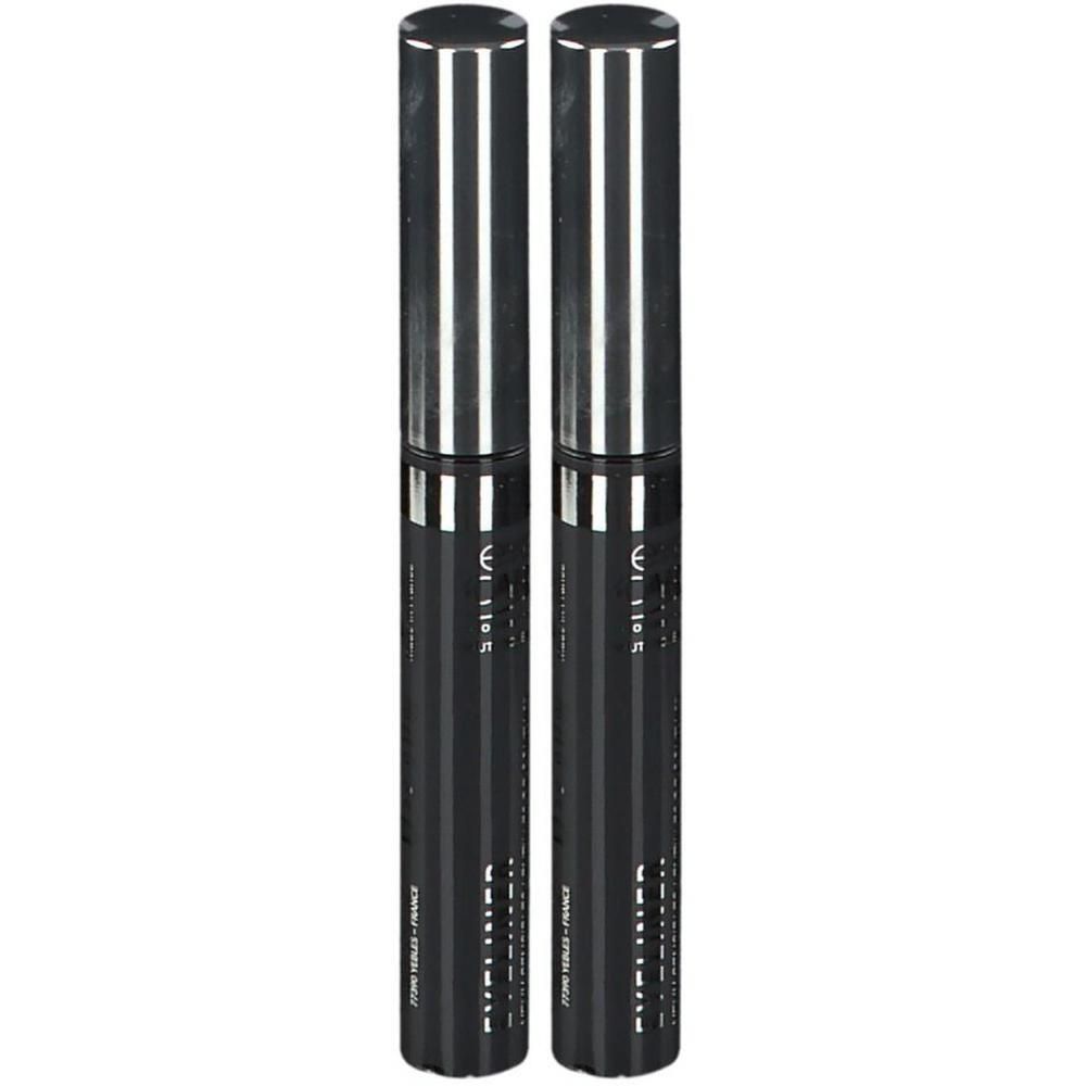 Twee zwarte eyeliners met zilveren doppen.