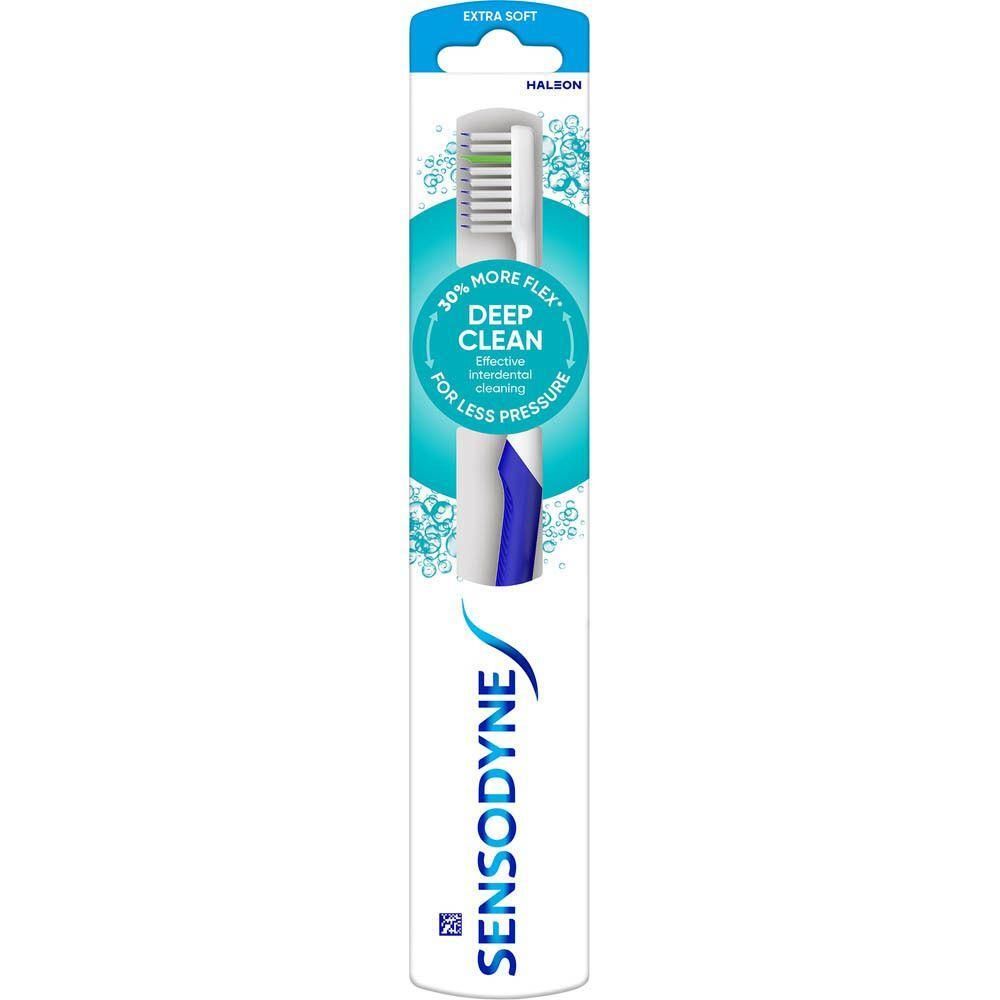 Sensodyne Deep Clean tandenborstel, Extra Zacht, met blauwe accenten en flexibele borstelharen.