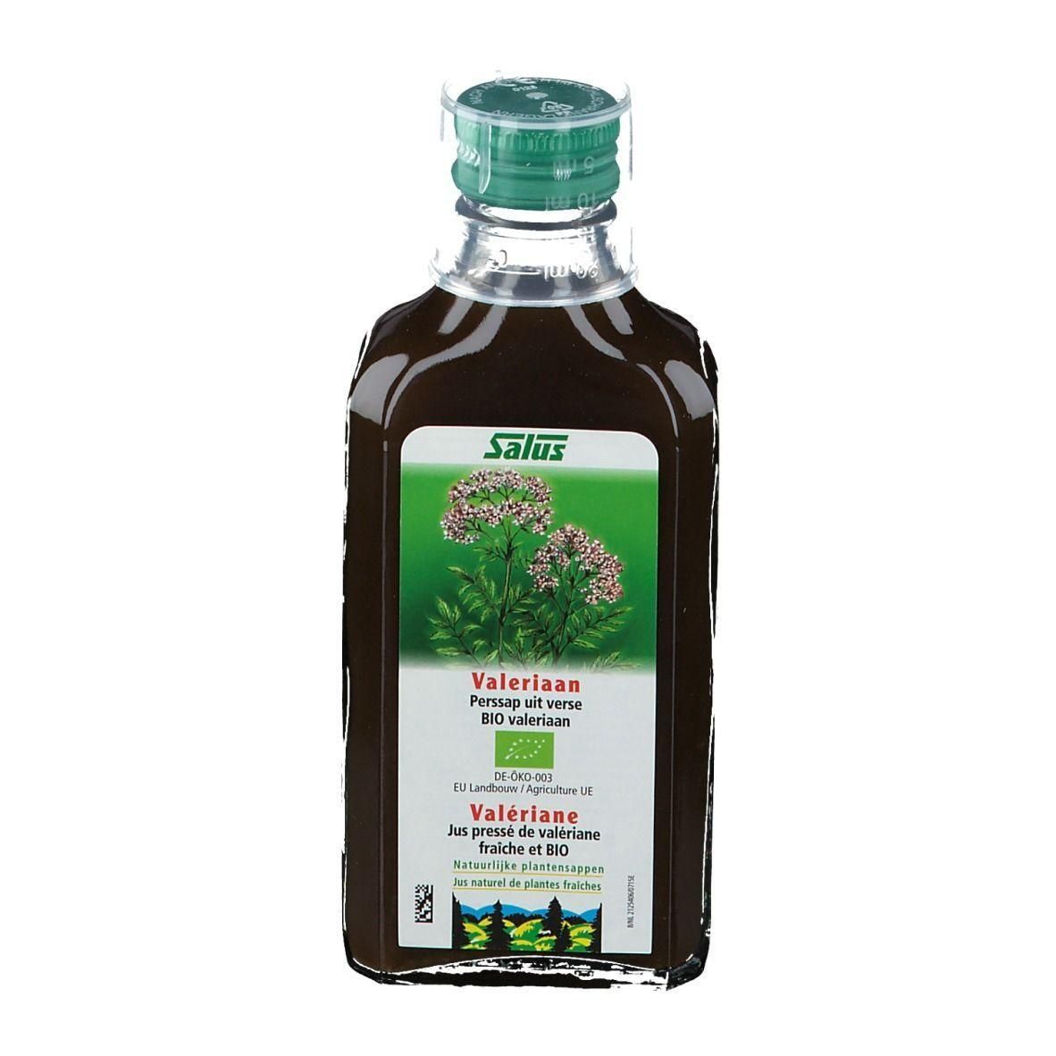 Salus Valeriaan sap in glazen fles met groene dop. Etiket toont valeriaanplant en Bio-keurmerk.