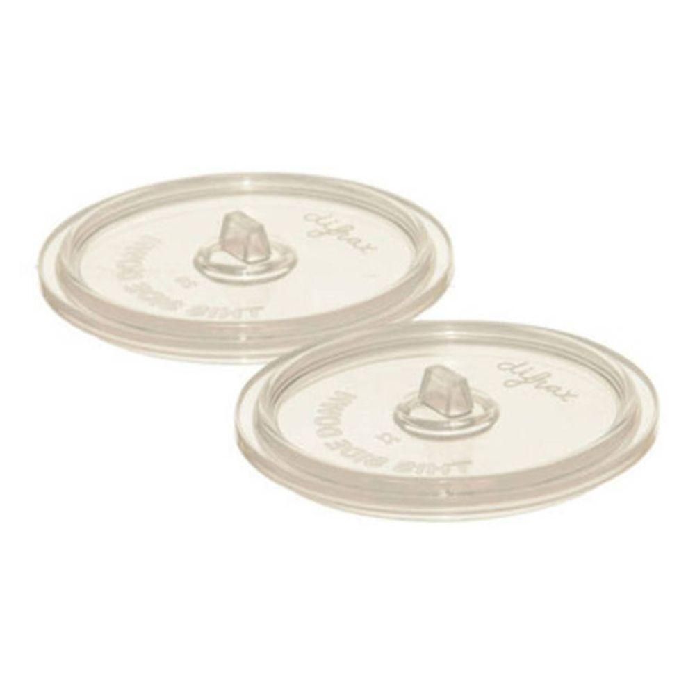 Deux capuchons transparents Difrax S Valve avec une petite tige surélevée au centre.