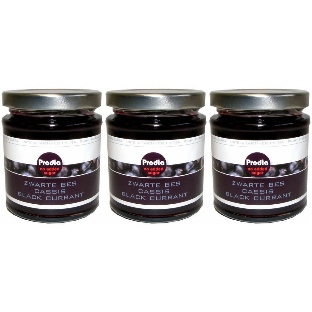 Trois pots de cassis Prodia avec maltitol, sans sucres ajoutés.
