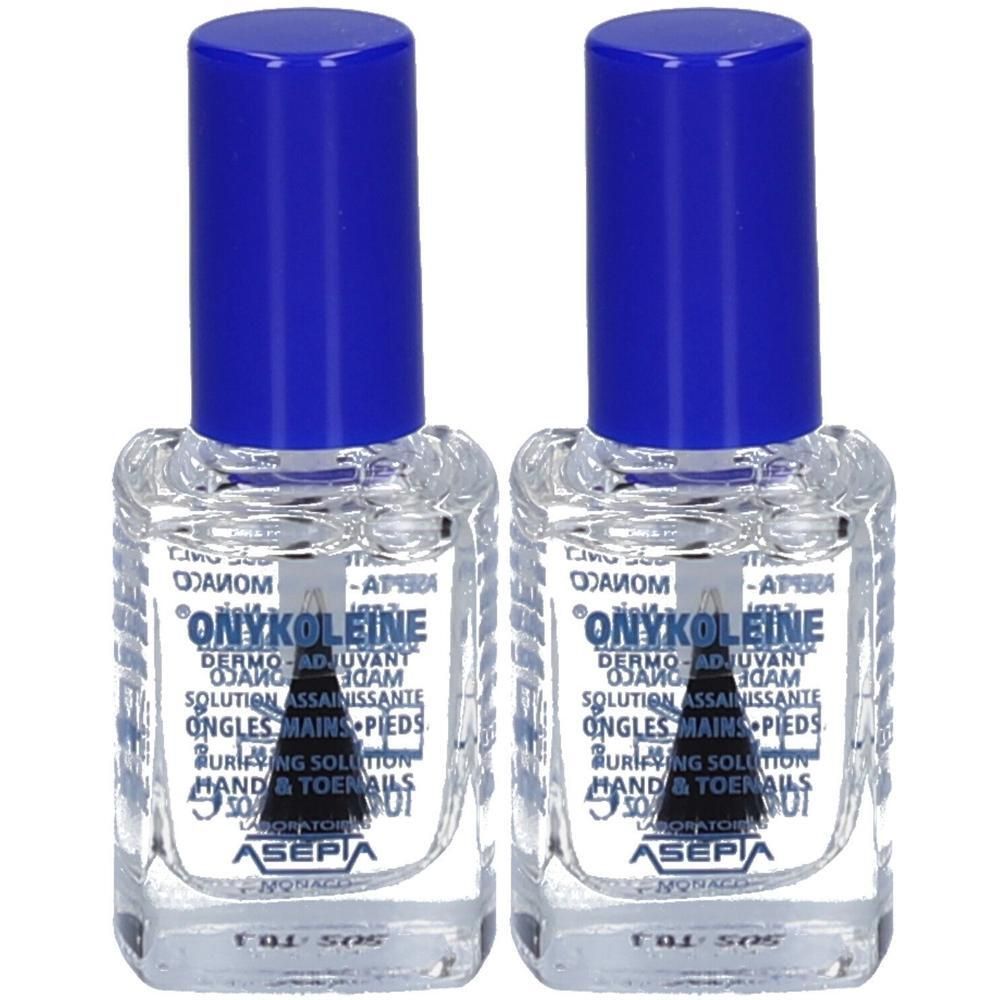 Twee flesjes Onykoleïne met blauwe dop en applicator. Heldere vloeistof.