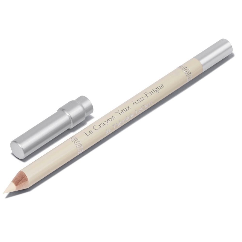 Un crayon pour les yeux de couleur claire avec capuchon argenté et pointe argentée, son capuchon à côté.