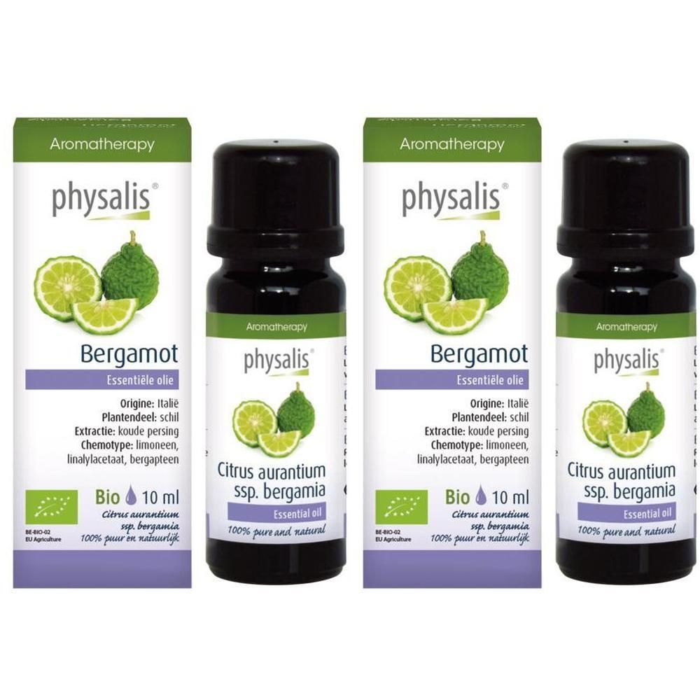 Vier flessen Physalis Bergamot etherische olie. Twee flessen tonen het label 'Bergamot Essentiële olie'.