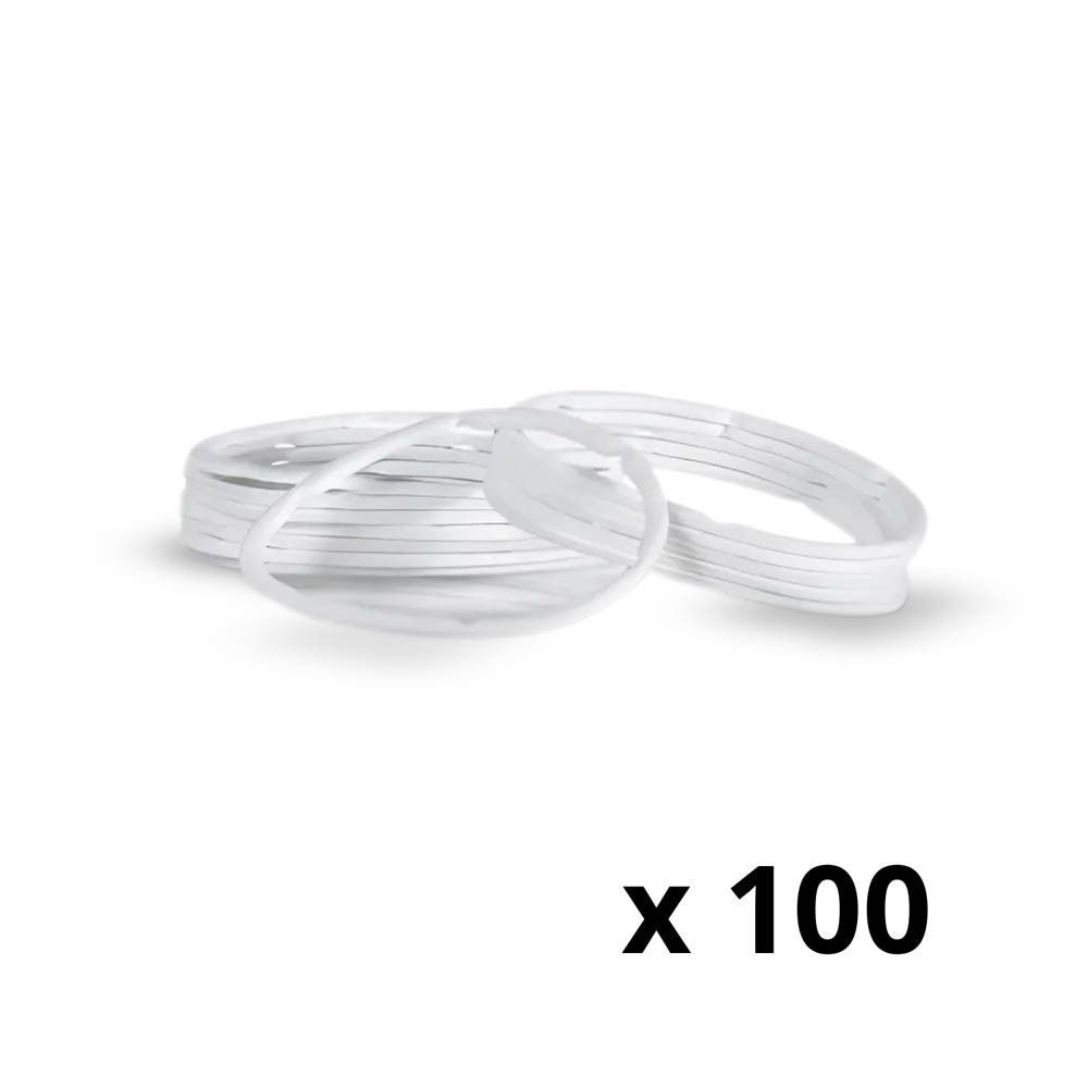 Een stapel transparante ringen, 100 stuks.
