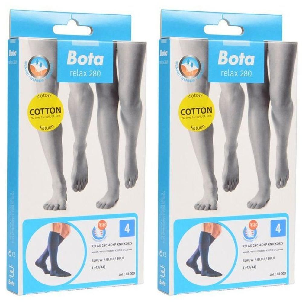 Deux paires de bas de compression bleu foncé dans leur emballage.