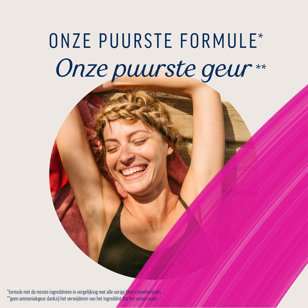 Lachende vrouw geniet van de zon, met tekst over de puurste formule en geur van Veet Pure.