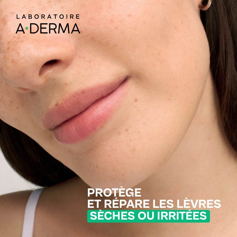 Gros plan sur des lèvres protégées et réparées par le stick à lèvres A-Derma.