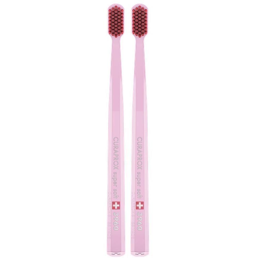 Deux brosses à dents roses Curaprox CS 3960 à poils rouges.