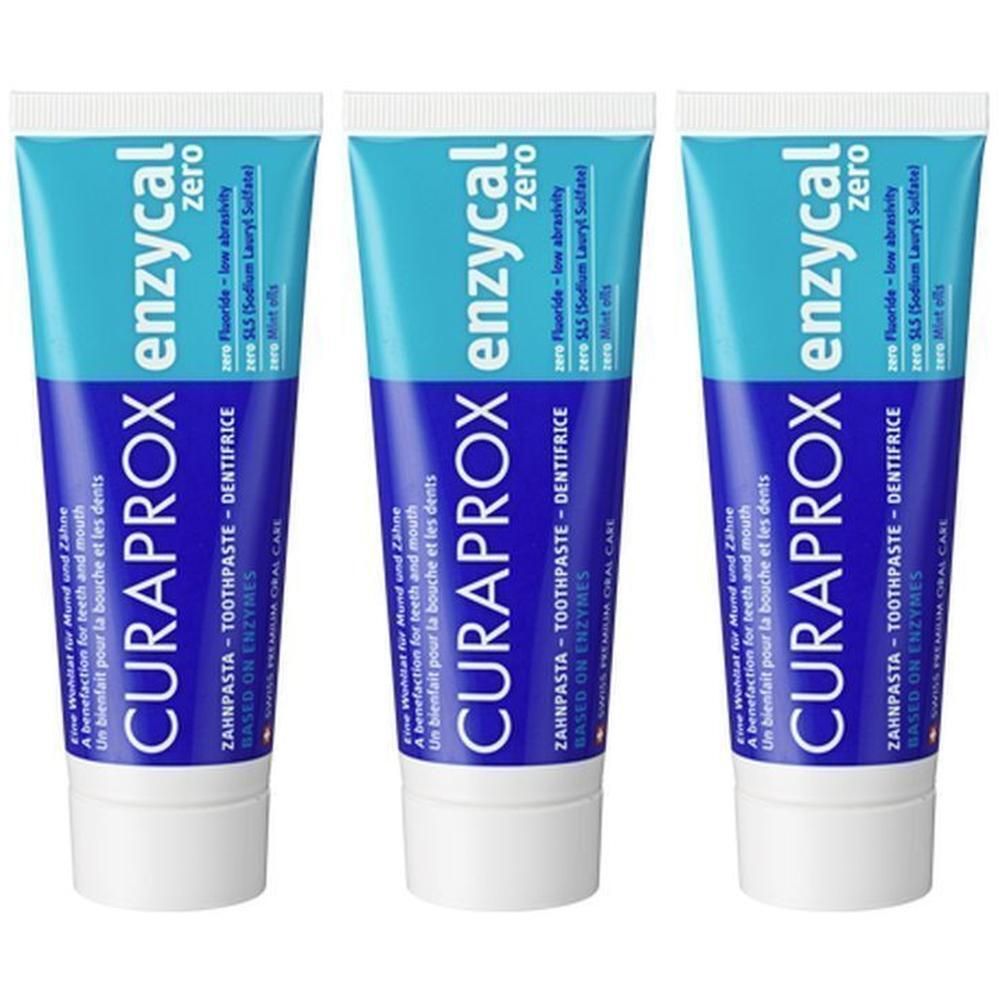 Drie tubes Curaprox Enzycal Zero tandpasta, blauw en wit.