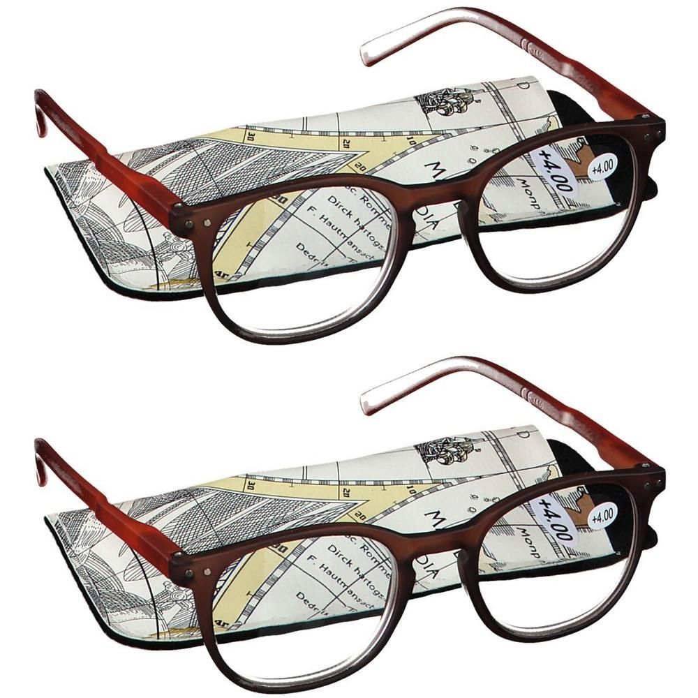 Deux paires de lunettes de lecture à monture brune, +4.00 dioptries, avec étuis à carte.