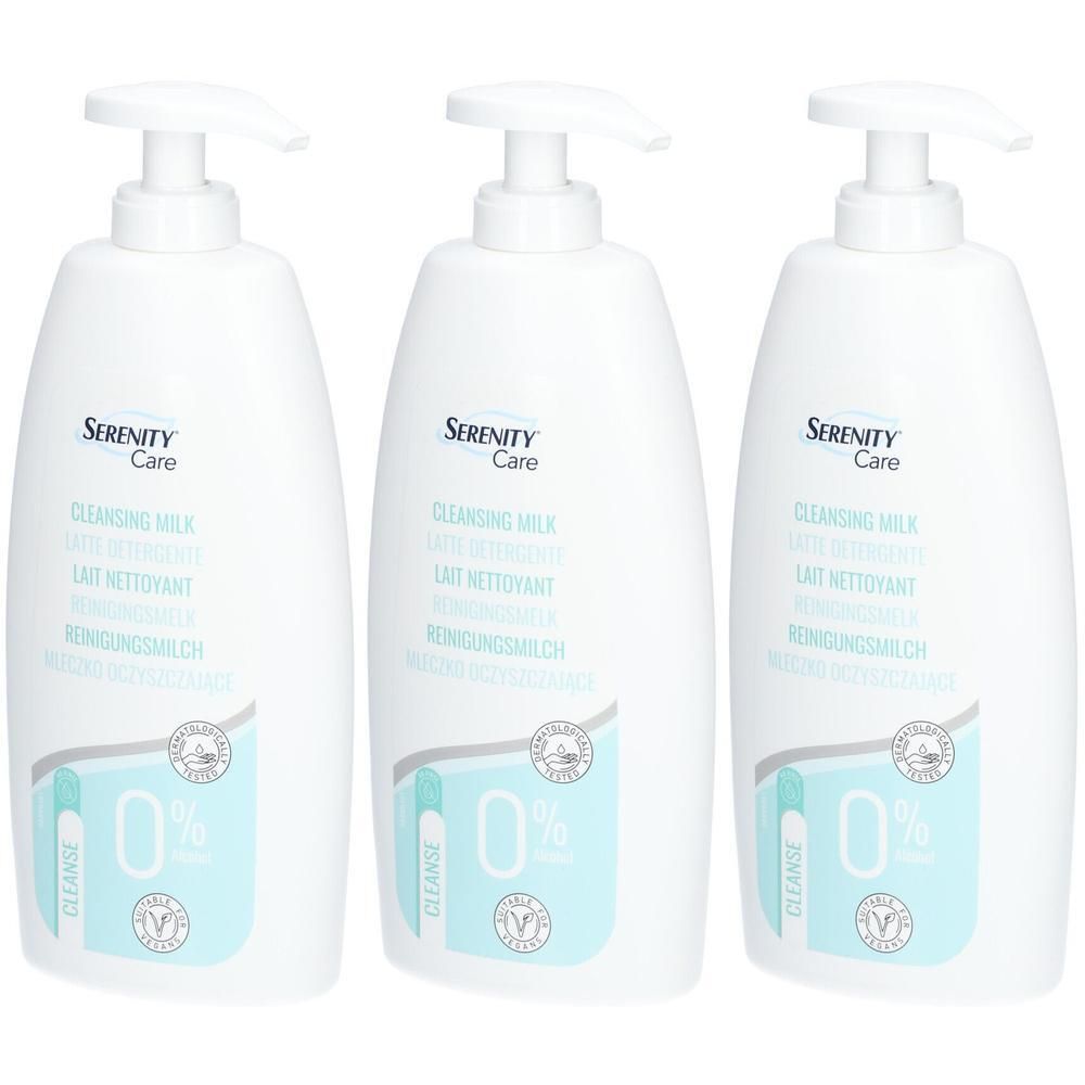 Trois flacons pompe blancs de lait nettoyant. Étiquette avec 'Serenity Care' et 'Cleansing Milk'.