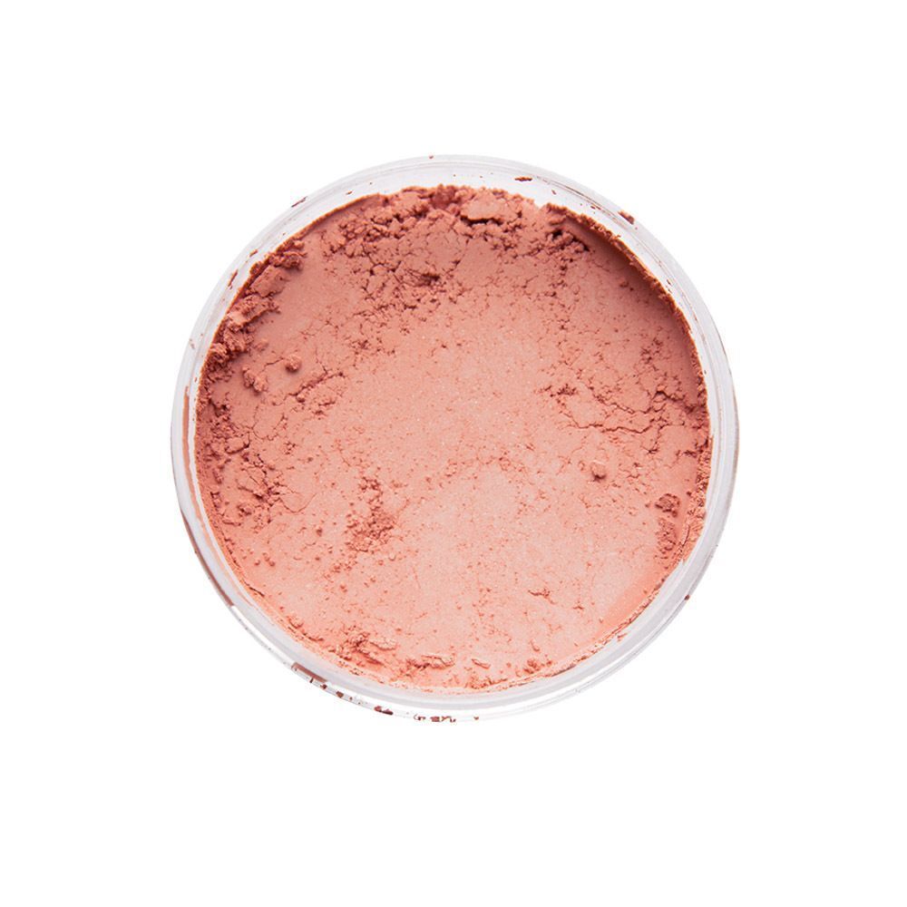 Un pot ouvert de poudre libre minérale rose, vue de dessus.