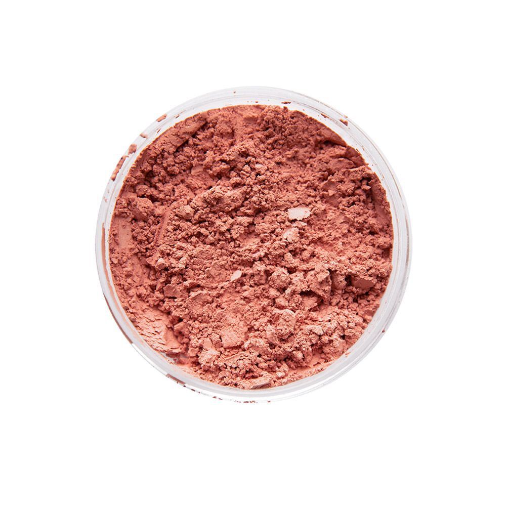 Un pot ouvert de poudre libre minérale rose, vue de dessus.