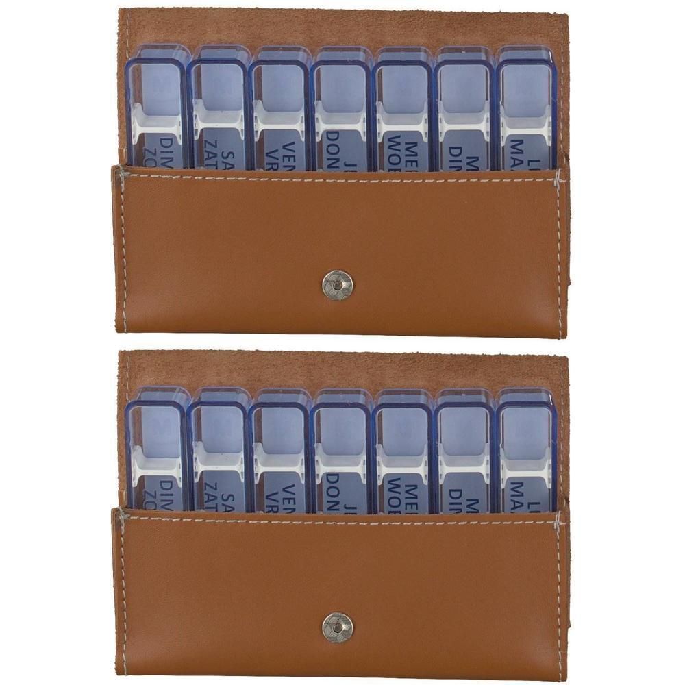Deux étuis en cuir marron contenant chacun 7 piluliers pour les jours de la semaine.
