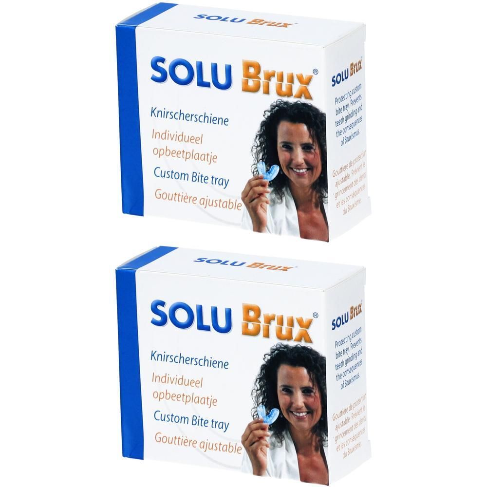 Twee dozen Solu Brux, individueel aanpasbare bijtschaal. Een vrouw houdt een blauwe bijtschaal vast.