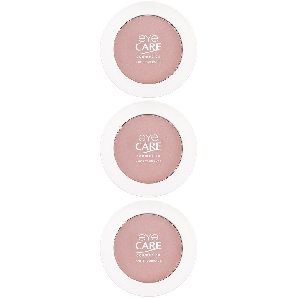 Drie ronde, witte potjes met elk een roze oogschaduw. Merk: Eye Care Cosmetics.