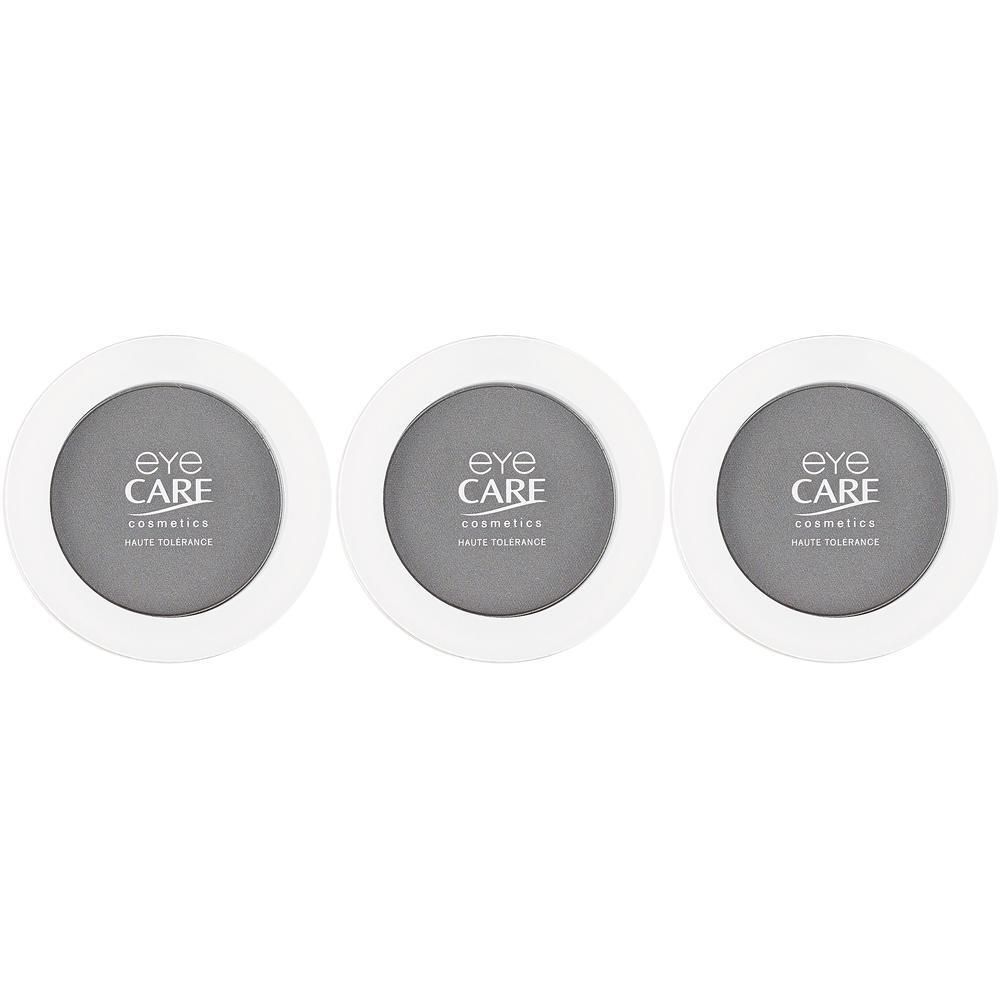 Drie ronde potjes met grijze oogschaduw van het merk Eye Care. De potjes zijn wit met duidelijke belettering.