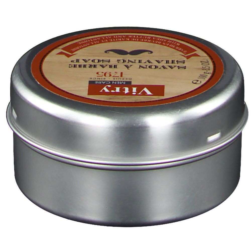 Une boîte ronde de savon à raser Vitry Men Care, 20g, avec étiquette imitation bois et symbole moustache.