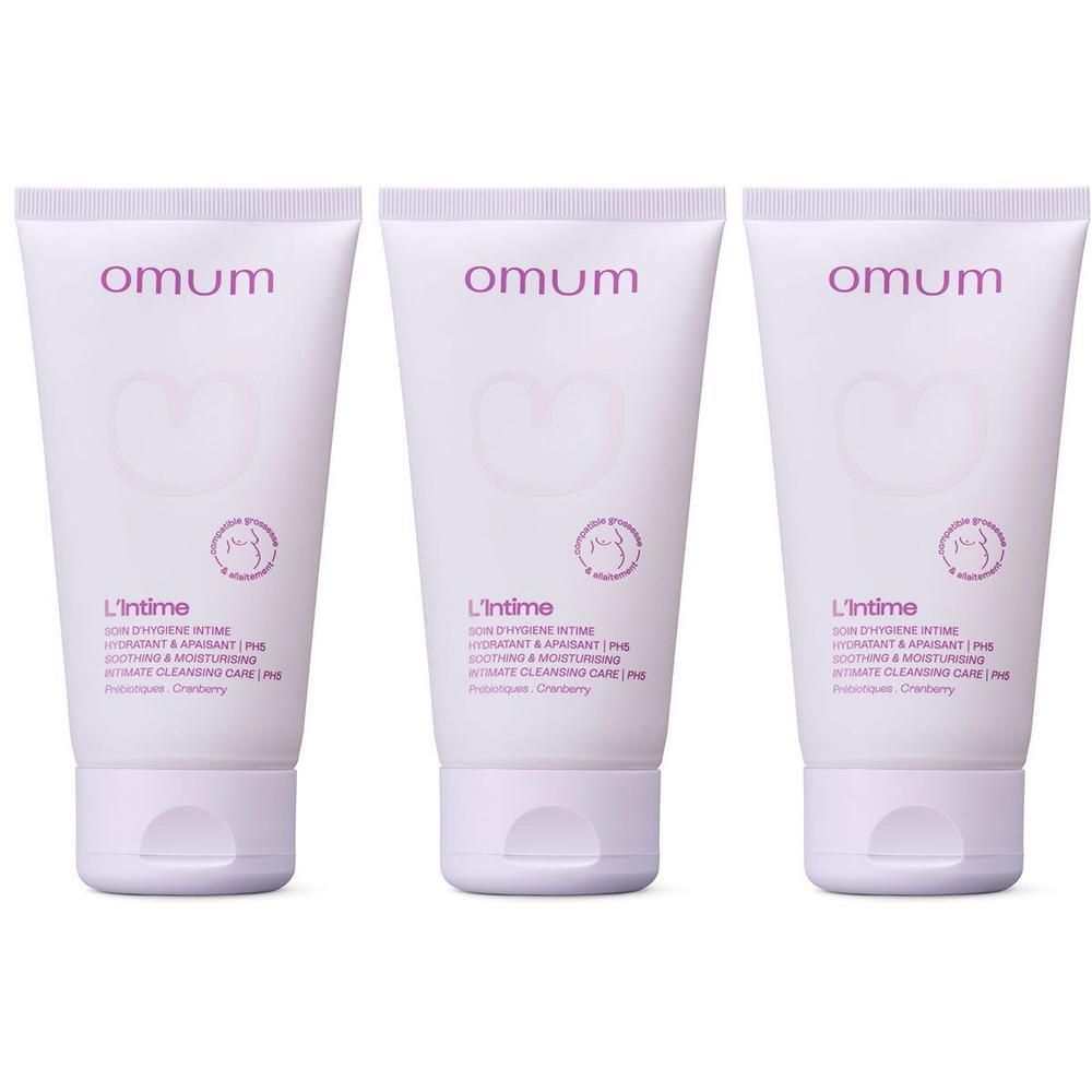 Trois tubes blancs de soin intime Omum L'Intime, avec inscription rose et symbole cœur.